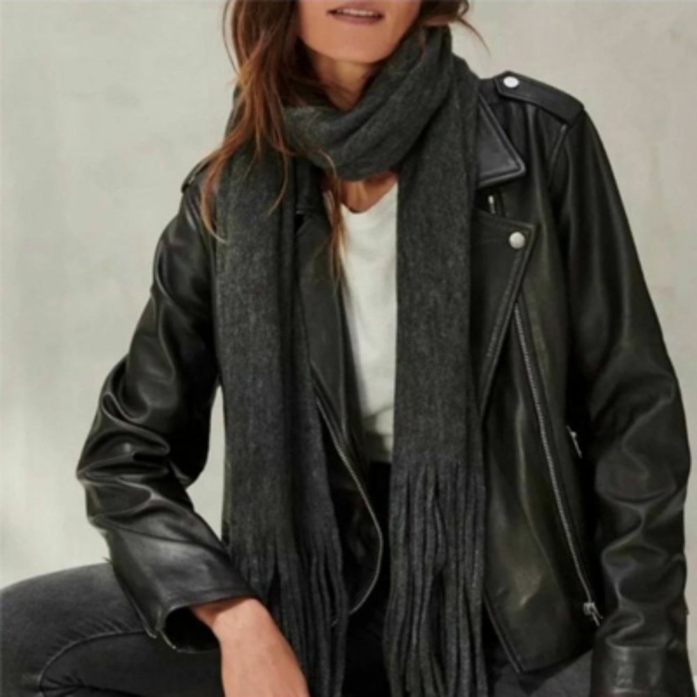 GIFT ALERT- New w/tags. Lucky Brand Long Unisex Winter Scarf